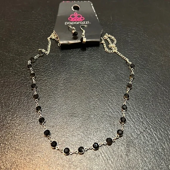 paparazzi Jewelry Short Silver Necklace With Black Gem Stones